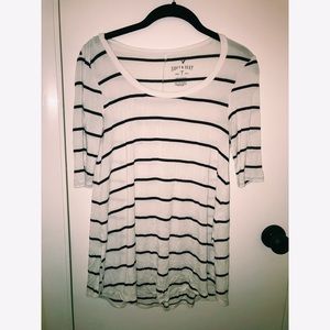 MAROON AND WHITE STRIPED T-SHIRT❤️⚪️